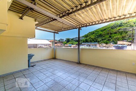 Casa à venda com 185m², 4 quartos e 2 vagas Casa à venda com 185m², 4 quartos e 2 vagasTerraço