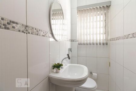 Lavabo  de casa para alugar com 3 quartos, 130m² em Vila Canero, São Paulo