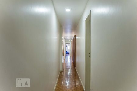 Corredor  de apartamento à venda com 3 quartos, 160m² em Tijuca, Rio de Janeiro