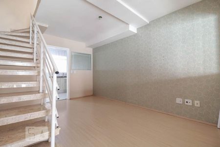 Sala de casa de condomínio à venda com 2 quartos, 114m² em Vila Carmosina, São Paulo