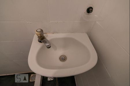 Banheiro de casa para alugar com 1 quarto, 35m² em São Cristóvão, Rio de Janeiro