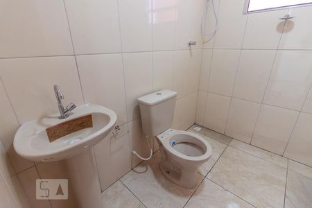 Banheiro de casa para alugar com 1 quarto, 50m² em Vila Dalva, São Paulo