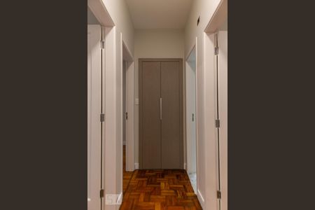 Corredor de apartamento para alugar com 3 quartos, 124m² em Gonzaga, Santos