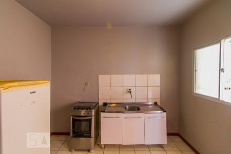 Cozinha de kitnet/studio para alugar com 1 quarto, 20m² em Serraria, São José