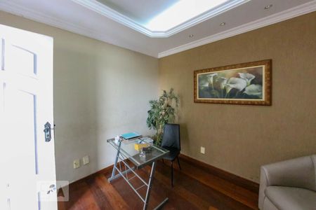 Sala de casa à venda com 6 quartos, 200m² em Heliópolis, Belo Horizonte