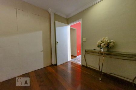 Sala de casa à venda com 6 quartos, 200m² em Heliópolis, Belo Horizonte