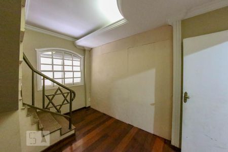 Sala de casa à venda com 6 quartos, 200m² em Heliópolis, Belo Horizonte