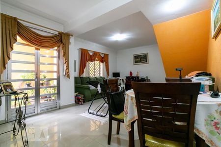 Casa à venda com 175m², 4 quartos e 2 vagasCasa 2 - Sala