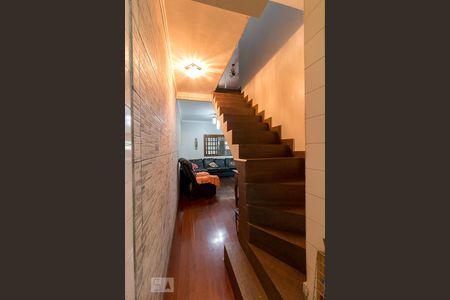 Escadas de casa à venda com 4 quartos, 130m² em Jardim Rosa de França, Guarulhos