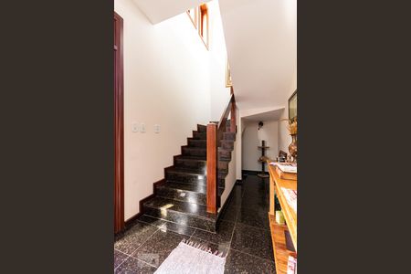 Escadaria de casa à venda com 4 quartos, 300m² em Interlagos, São Paulo
