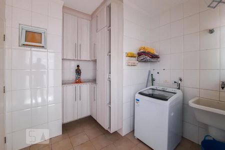 Casa de condomínio à venda com 307m², 4 quartos e 4 vagas Casa de condomínio à venda com 307m², 4 quartos e 4 vagasÁrea de Serviço