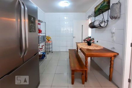 Casa de condomínio à venda com 307m², 4 quartos e 4 vagas Casa de condomínio à venda com 307m², 4 quartos e 4 vagasCozinha