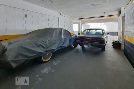 Casa de condomínio à venda com 307m², 4 quartos e 4 vagas Casa de condomínio à venda com 307m², 4 quartos e 4 vagasGaragem