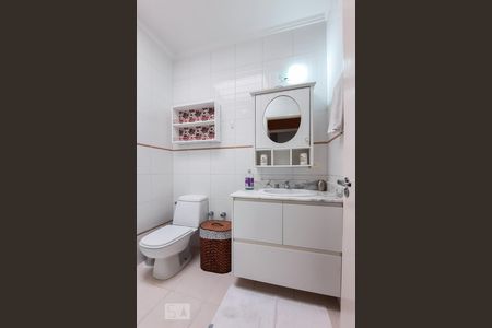 Casa de condomínio à venda com 307m², 4 quartos e 4 vagas Casa de condomínio à venda com 307m², 4 quartos e 4 vagasBanheiro da Suíte