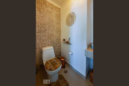 Casa de condomínio à venda com 307m², 4 quartos e 4 vagas Casa de condomínio à venda com 307m², 4 quartos e 4 vagasBanheiro