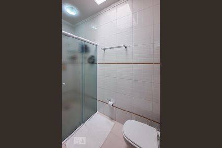 Casa de condomínio à venda com 307m², 4 quartos e 4 vagas Casa de condomínio à venda com 307m², 4 quartos e 4 vagasBanheiro da Suíte