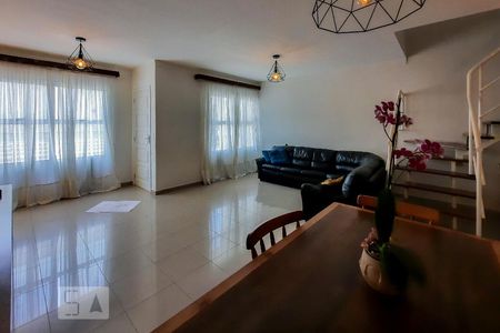 Casa de condomínio à venda com 307m², 4 quartos e 4 vagasSala