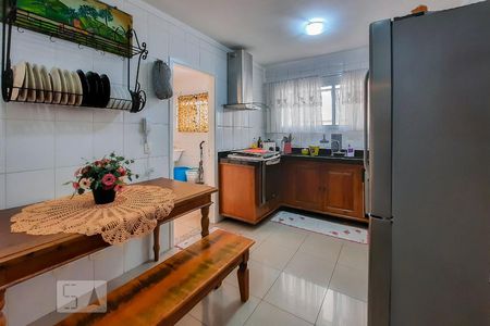 Casa de condomínio à venda com 307m², 4 quartos e 4 vagas Casa de condomínio à venda com 307m², 4 quartos e 4 vagasCozinha