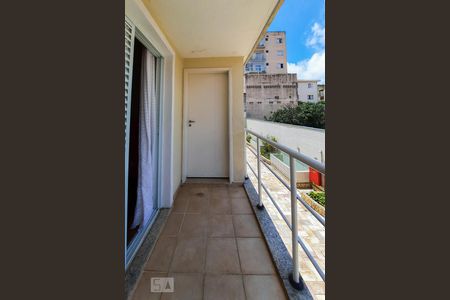 Casa de condomínio à venda com 307m², 4 quartos e 4 vagas Casa de condomínio à venda com 307m², 4 quartos e 4 vagasVaranda do Quarto 3