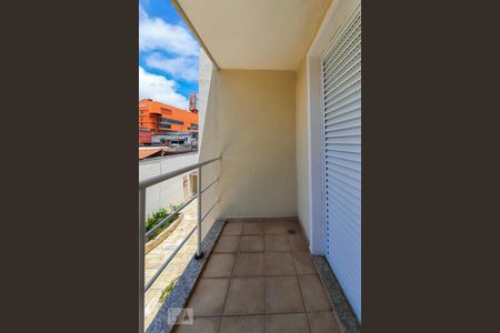 Casa de condomínio à venda com 307m², 4 quartos e 4 vagas Casa de condomínio à venda com 307m², 4 quartos e 4 vagasVaranda do Quarto 3