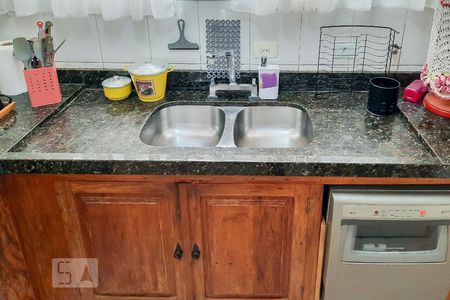 Casa de condomínio à venda com 307m², 4 quartos e 4 vagas Casa de condomínio à venda com 307m², 4 quartos e 4 vagasCozinha