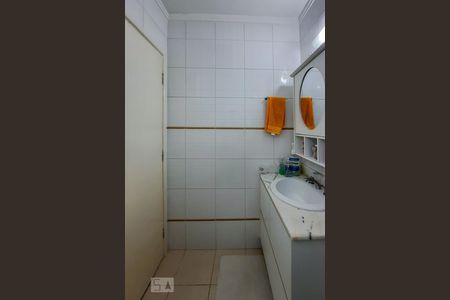 Casa de condomínio à venda com 307m², 4 quartos e 4 vagas Casa de condomínio à venda com 307m², 4 quartos e 4 vagasBanheiro Social