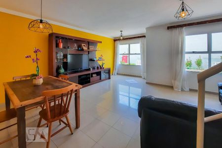 Casa de condomínio à venda com 307m², 4 quartos e 4 vagasSala