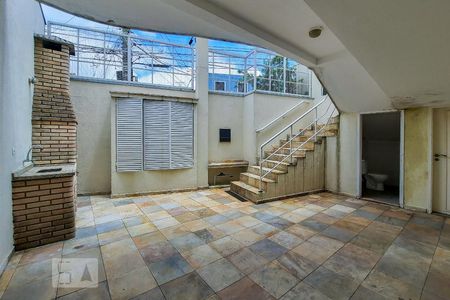 Casa de condomínio à venda com 307m², 4 quartos e 4 vagas Casa de condomínio à venda com 307m², 4 quartos e 4 vagasÁrea Comum