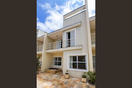 Casa de condomínio à venda com 307m², 4 quartos e 4 vagas Casa de condomínio à venda com 307m², 4 quartos e 4 vagasFachada da Casa