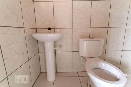 Banheiro de kitnet/studio para alugar com 1 quarto, 23m² em Trevo, Belo Horizonte