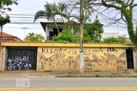 Casa para alugar com 400m², 4 quartos e 30 vagas Casa para alugar com 400m², 4 quartos e 30 vagasFachada