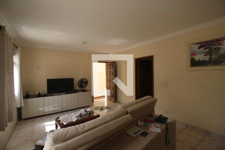 Sala de casa à venda com 4 quartos, 200m² em Jardim Luanda, São Paulo