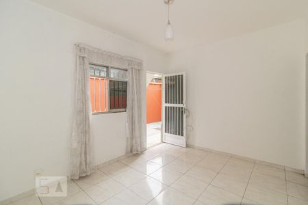 Sala de casa para alugar com 1 quarto, 50m² em Marechal Hermes, Rio de Janeiro