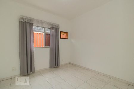Quarto de casa para alugar com 1 quarto, 50m² em Marechal Hermes, Rio de Janeiro