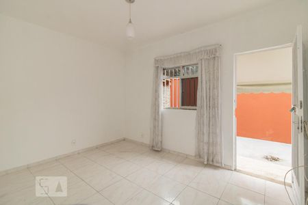 Sala de casa para alugar com 1 quarto, 50m² em Marechal Hermes, Rio de Janeiro