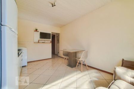 Sala e Cozinha de apartamento para alugar com 1 quarto, 40m² em Alto Petrópolis, Porto Alegre