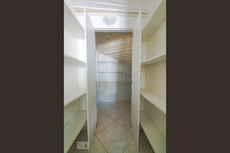 Closet de apartamento à venda com 1 quarto, 50m² em Alto Petrópolis, Porto Alegre