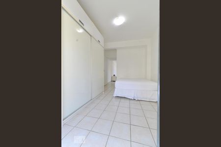 Quarto de apartamento para alugar com 1 quarto, 56m² em Coqueiros, Florianópolis