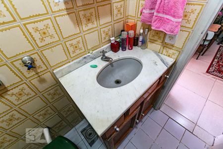 Banheiro de kitnet/studio à venda com 1 quarto, 25m² em Partenon, Porto Alegre