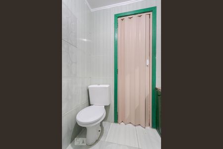Banheiro de apartamento para alugar com 1 quarto, 48m² em Rubem Berta, Porto Alegre