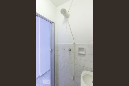 Banheiro de kitnet/studio para alugar com 1 quarto, 28m² em Santa Teresa, Rio de Janeiro