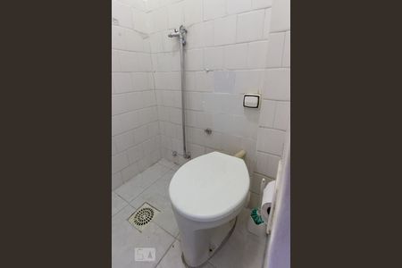 Banheiro de kitnet/studio para alugar com 1 quarto, 28m² em Santa Teresa, Rio de Janeiro