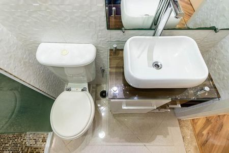 Apartamento à venda com 58m², 2 quartos e 1 vaga Apartamento à venda com 58m², 2 quartos e 1 vagaBanheiro