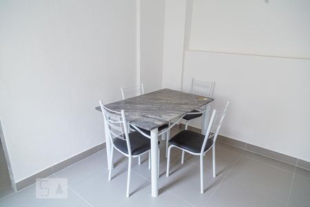 Mesa da Sala de kitnet/studio para alugar com 1 quarto, 45m² em Santa Tereza, Belo Horizonte