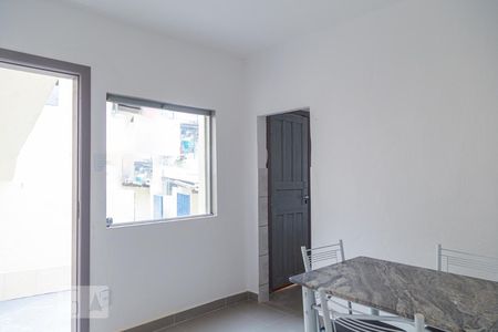 Sala de kitnet/studio para alugar com 1 quarto, 45m² em Santa Tereza, Belo Horizonte