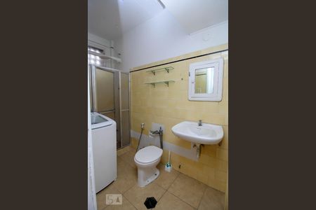 Banheiro Social de kitnet/studio para alugar com 1 quarto, 30m² em Flamengo, Rio de Janeiro