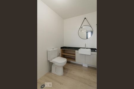 Banheiro de kitnet/studio para alugar com 1 quarto, 25m² em Mirandópolis, São Paulo