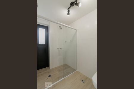 Banheiro de kitnet/studio para alugar com 1 quarto, 25m² em Mirandópolis, São Paulo