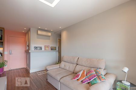 Sala de apartamento para alugar com 2 quartos, 76m² em Parque Colonial, São Paulo