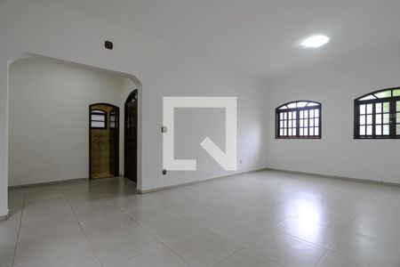 Sala de casa para alugar com 3 quartos, 400m² em Jardim Armenia, Mogi das Cruzes